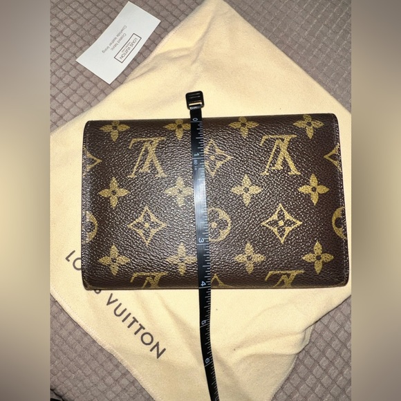 LOUIS VUITTON VINTAGE WALLET - Picture 12 of 13